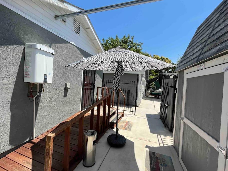Charming Casita All Too Yourself Near Midtown Apartment ซาคราเมนโต ภายนอก รูปภาพ